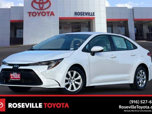 Used 2024 Toyota Corolla LE image 1