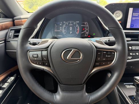 Used 2024 Lexus ES 350 w/ Premium Package FWD image 32