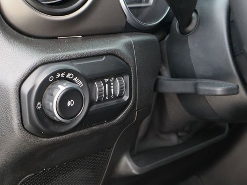 Used 2019 Jeep Wrangler Sport image 11