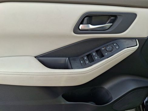 Used 2024 Nissan Rogue SV image 16