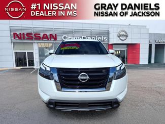Used 2024 Nissan Pathfinder SV FWD video 2
