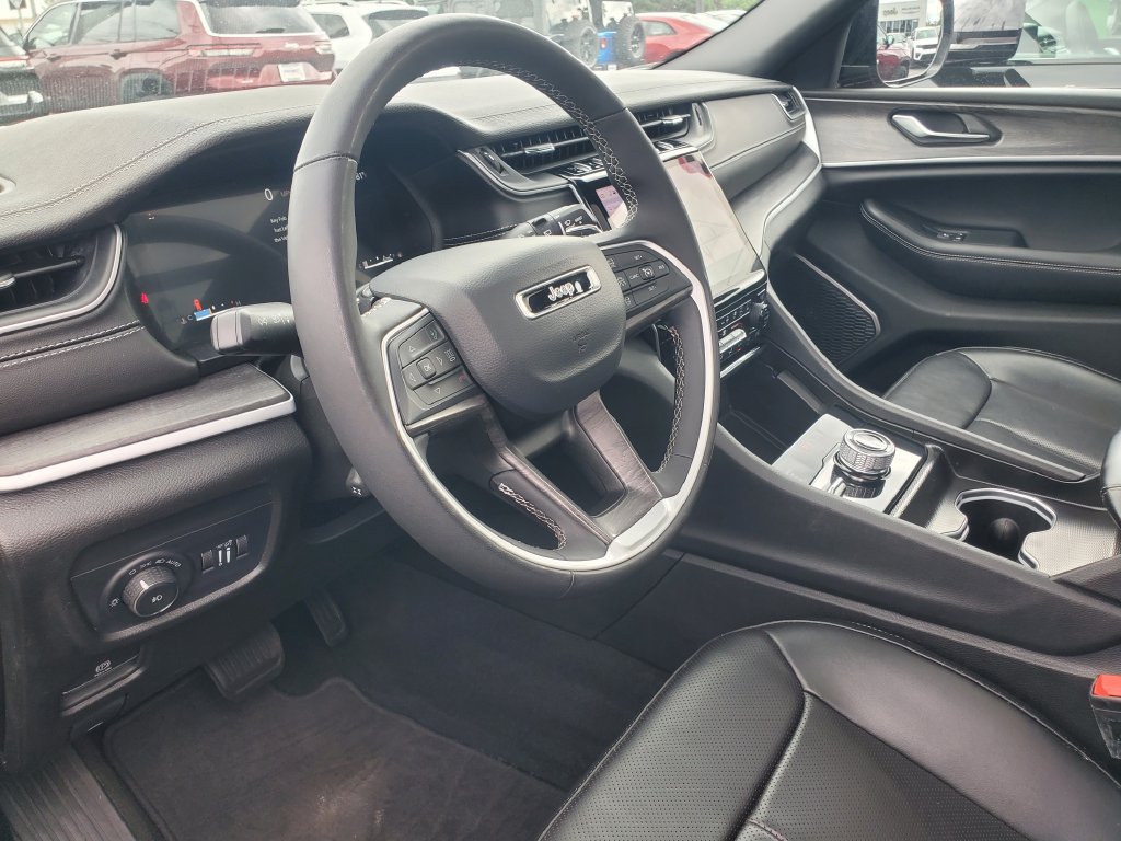 Used 2024 Jeep Grand Cherokee Limited w/ Luxury Tech Group II AWD/4WD image 13