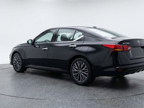 Used 2025 Nissan Altima 2.5 SV image 6