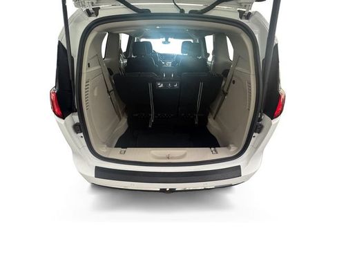 Used 2020 Chrysler Pacifica Touring-L FWD image 16