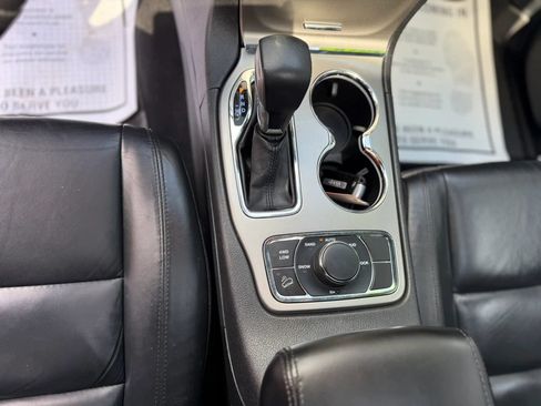 Used 2019 Jeep Grand Cherokee Limited AWD/4WD image 18
