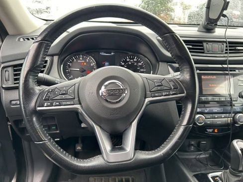 Used 2017 Nissan Rogue SV image 7