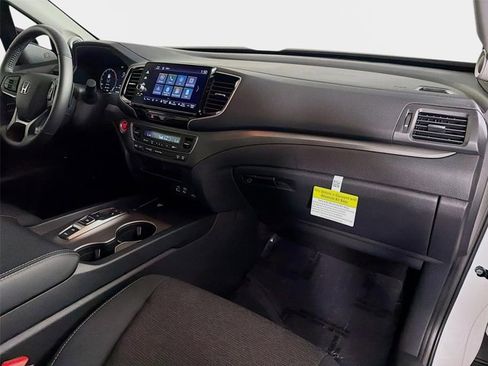 Used 2025 Honda Ridgeline Sport image 27