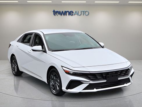 Used 2024 Hyundai Elantra SEL FWD image 7