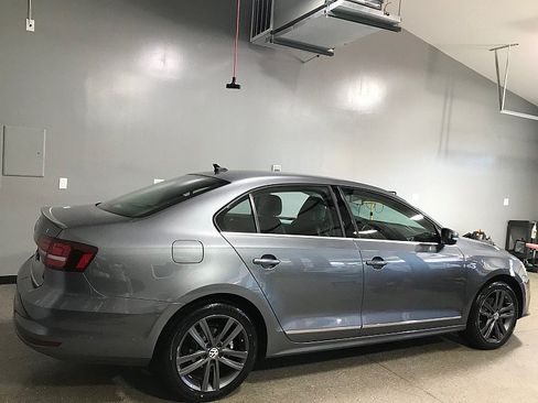 Used 2018 Volkswagen Jetta SEL FWD image 3