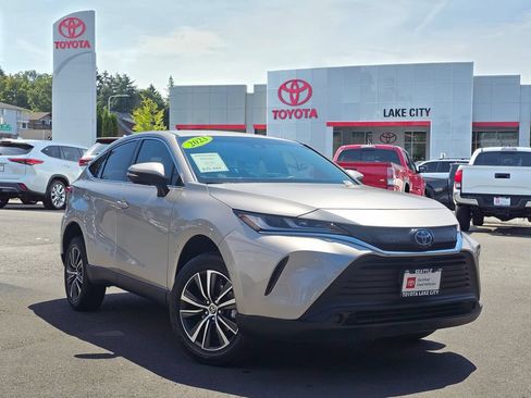 Certified 2023 Toyota Venza LE AWD/4WD image 1