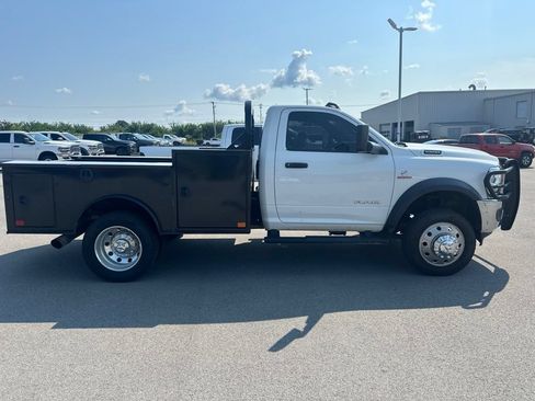 Used 2022 RAM 5500 Tradesman w/ Chrome Appearance Group AWD/4WD image 4