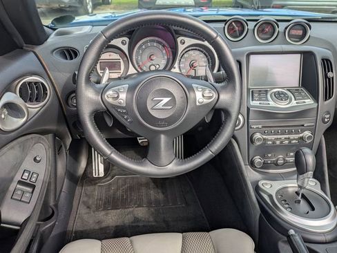 Used 2010 Nissan 370Z Touring w/ Sport Pkg image 19