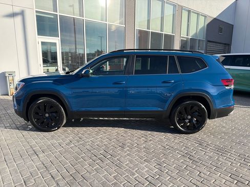 Certified 2025 Volkswagen Atlas SE image 3