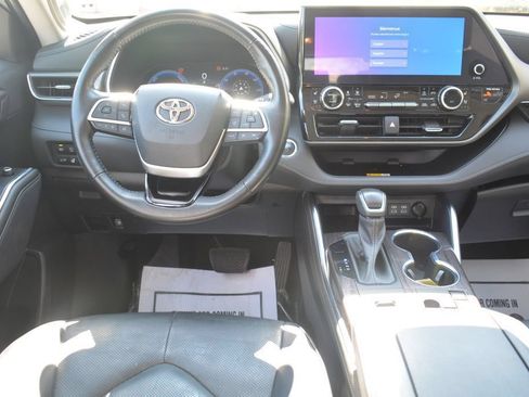 Used 2023 Toyota Highlander Limited AWD/4WD image 7