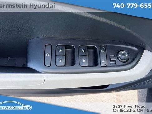 Used 2024 Hyundai Venue SEL FWD image 15