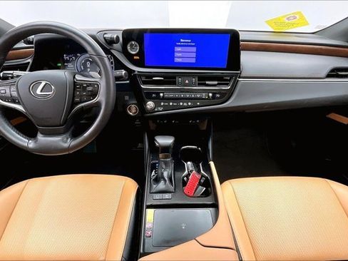 Used 2025 Lexus ES 300h w/ Premium Package image 15