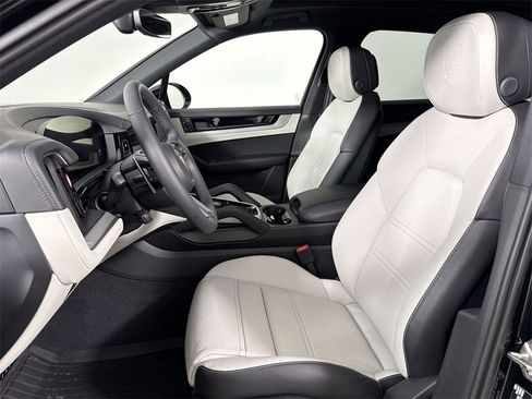 New 2026 Porsche Cayenne image 5