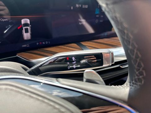 New 2026 Cadillac Escalade Platinum Sport w/ LPO, ONYX Package image 32