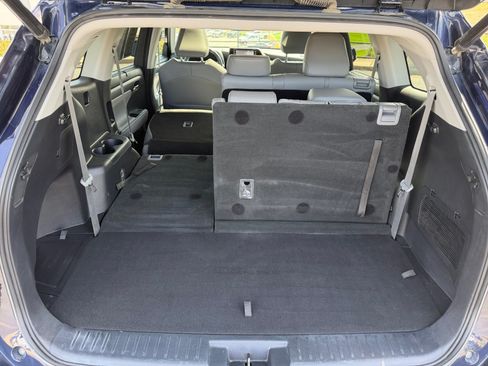 Used 2020 Toyota Highlander XLE AWD/4WD image 32