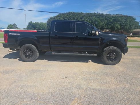 Used 2022 Ford F250 Lariat w/ Black Appearance Package AWD/4WD image 10