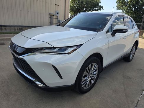 Used 2022 Toyota Venza XLE AWD/4WD image 4