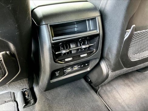 Certified 2024 Jeep Grand Cherokee Limited image 32