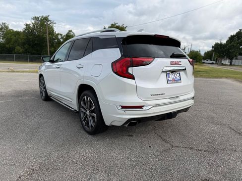 Used 2020 GMC Terrain Denali w/ Denali Premium Package FWD image 5