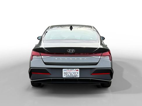 Certified 2025 Hyundai Elantra SE w/ Cargo Package image 4