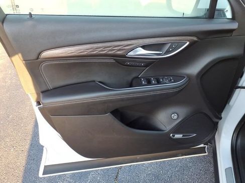 Certified 2022 Buick Envision Avenir w/ Technology Package II AWD/4WD image 29