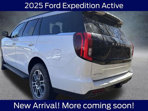 Used 2025 Ford Expedition Active image 3
