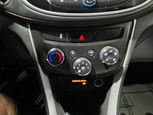 Used 2017 Chevrolet Trax LT w/ LT Convenience Package AWD/4WD image 35