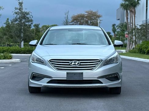 Used 2015 Hyundai Sonata SE FWD image 2