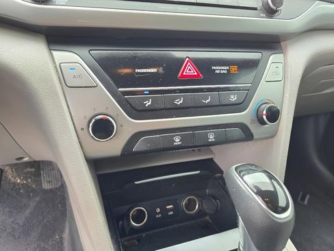Used 2018 Hyundai Elantra SEL FWD image 21