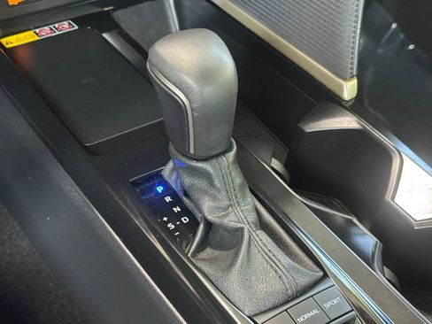 Used 2025 Toyota Camry SE FWD image 18