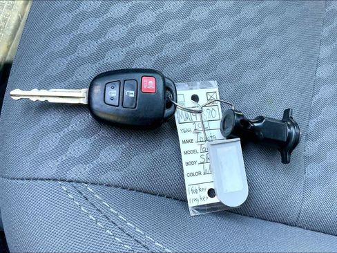 Used 2021 Toyota Tacoma SR5 RWD image 15