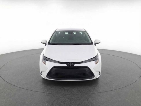 Used 2023 Toyota Corolla LE image 2