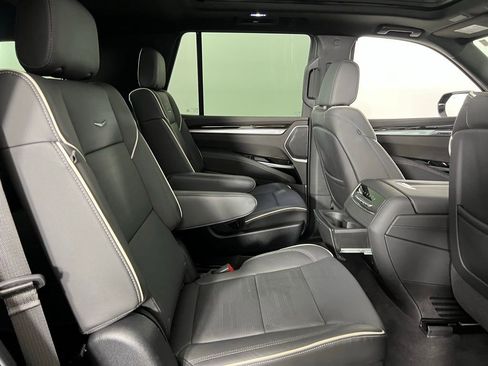 Used 2025 Cadillac Escalade Premium Luxury image 32