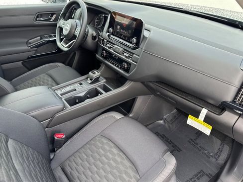New 2025 Nissan Pathfinder S image 12