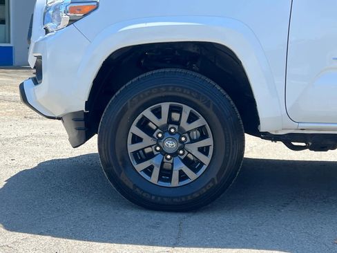 Used 2023 Toyota Tacoma SR5 AWD/4WD image 11
