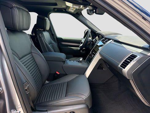 New 2026 Land Rover Discovery Limited Edition AWD/4WD image 16