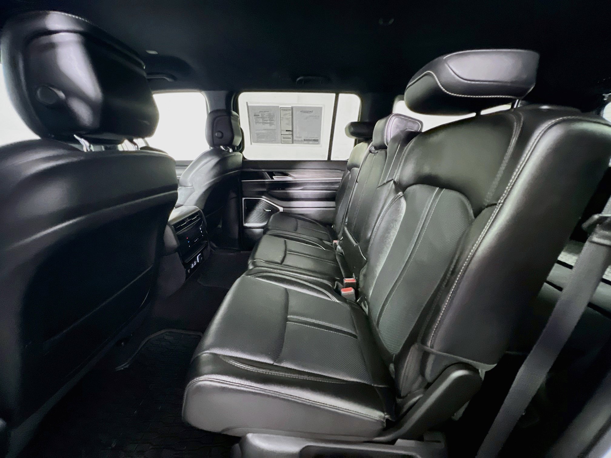 Used 2024 Jeep Wagoneer Series II w/ Flexible Seating Group RWD image 28