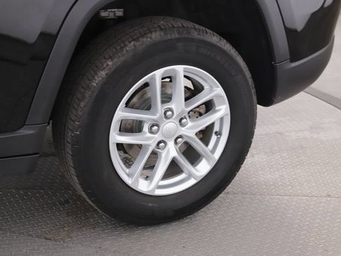 Used 2025 Jeep Grand Cherokee Laredo X AWD/4WD image 14