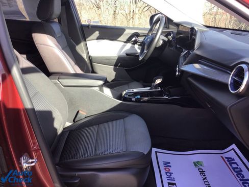 Used 2025 Chevrolet Trax LT w/ LT Convenience Package image 17