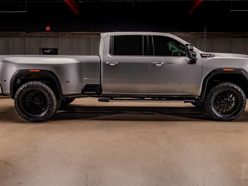 Used 2025 GMC Sierra 3500 Denali w/ Denali Reserve Package image 11