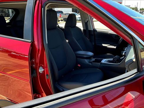 Used 2024 Toyota RAV4 LE image 9