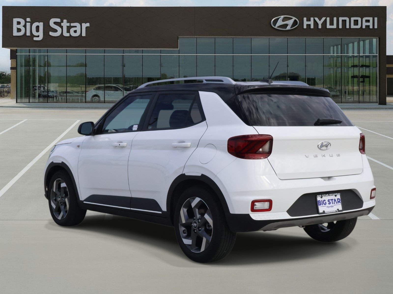 Used 2025 Hyundai Venue Limited FWD image 3