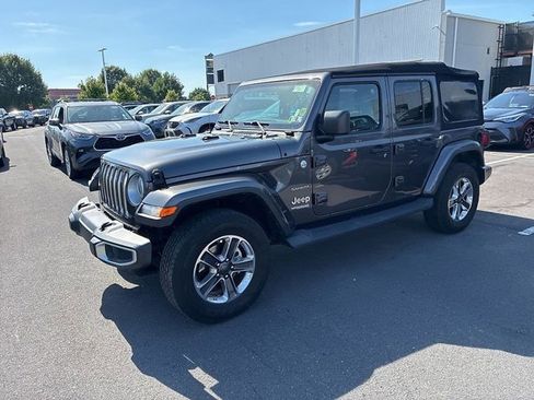 Used 2018 Jeep Wrangler Unlimited Sahara AWD/4WD image 18