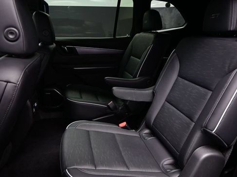 Used 2025 Buick Enclave Sport Touring FWD image 31