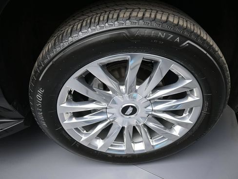 Used 2024 Cadillac Escalade Premium Luxury AWD/4WD image 13