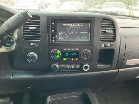 Used 2011 Chevrolet Silverado 2500 LT w/ Interior Plus Package AWD/4WD image 19